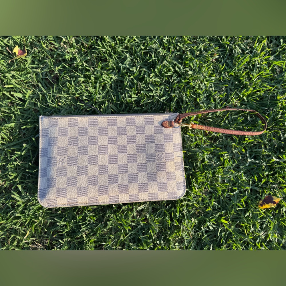 Louis Vuitton Damier Azur Neverfull Pouchette - Picture 3 of 11